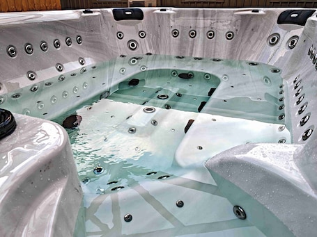 Bañera de hidromasaje exterior