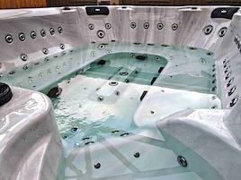 Bañera de hidromasaje al aire libre