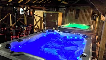 Tina de hidromasaje al aire libre