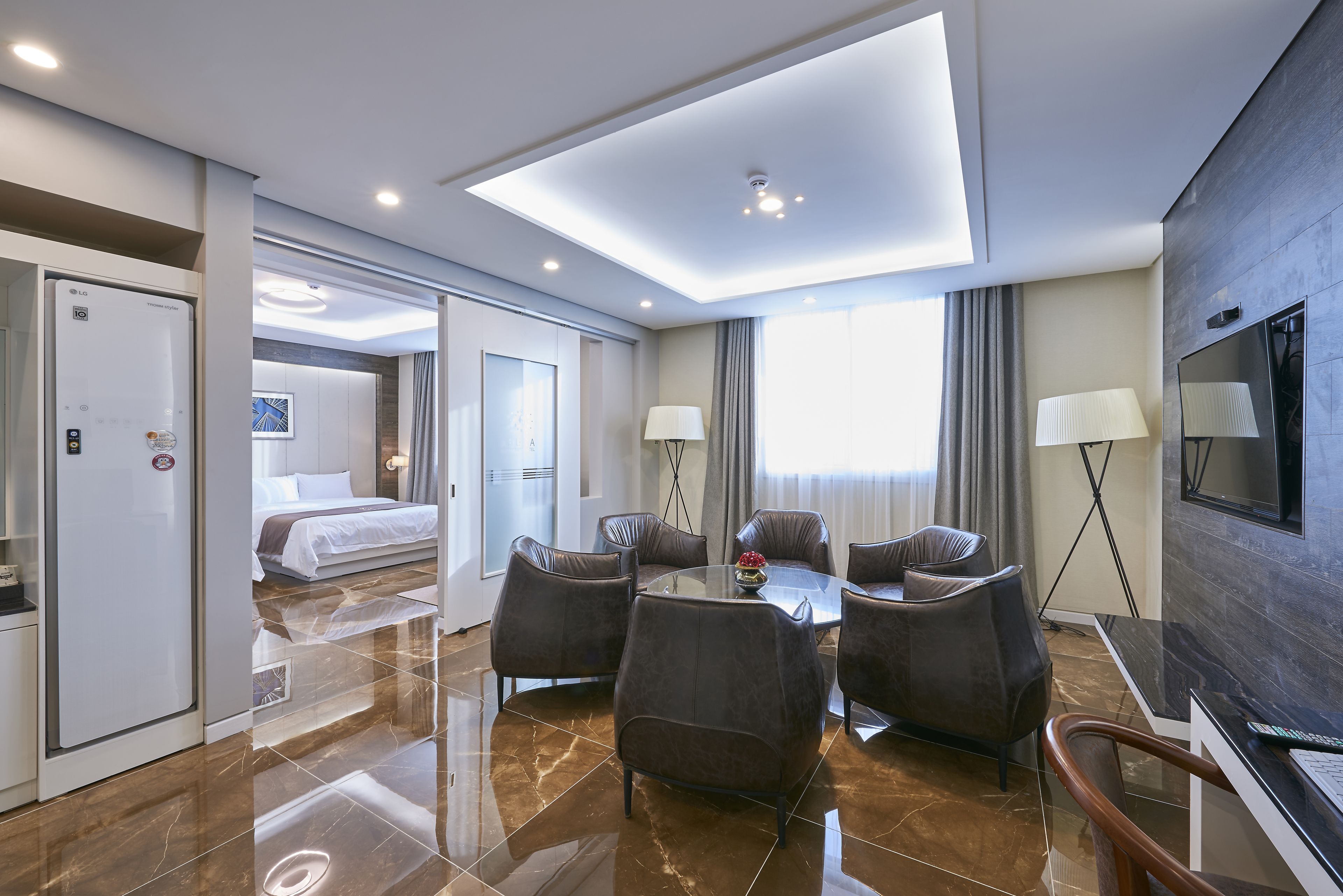 vip room | living room | smart tv, pay films