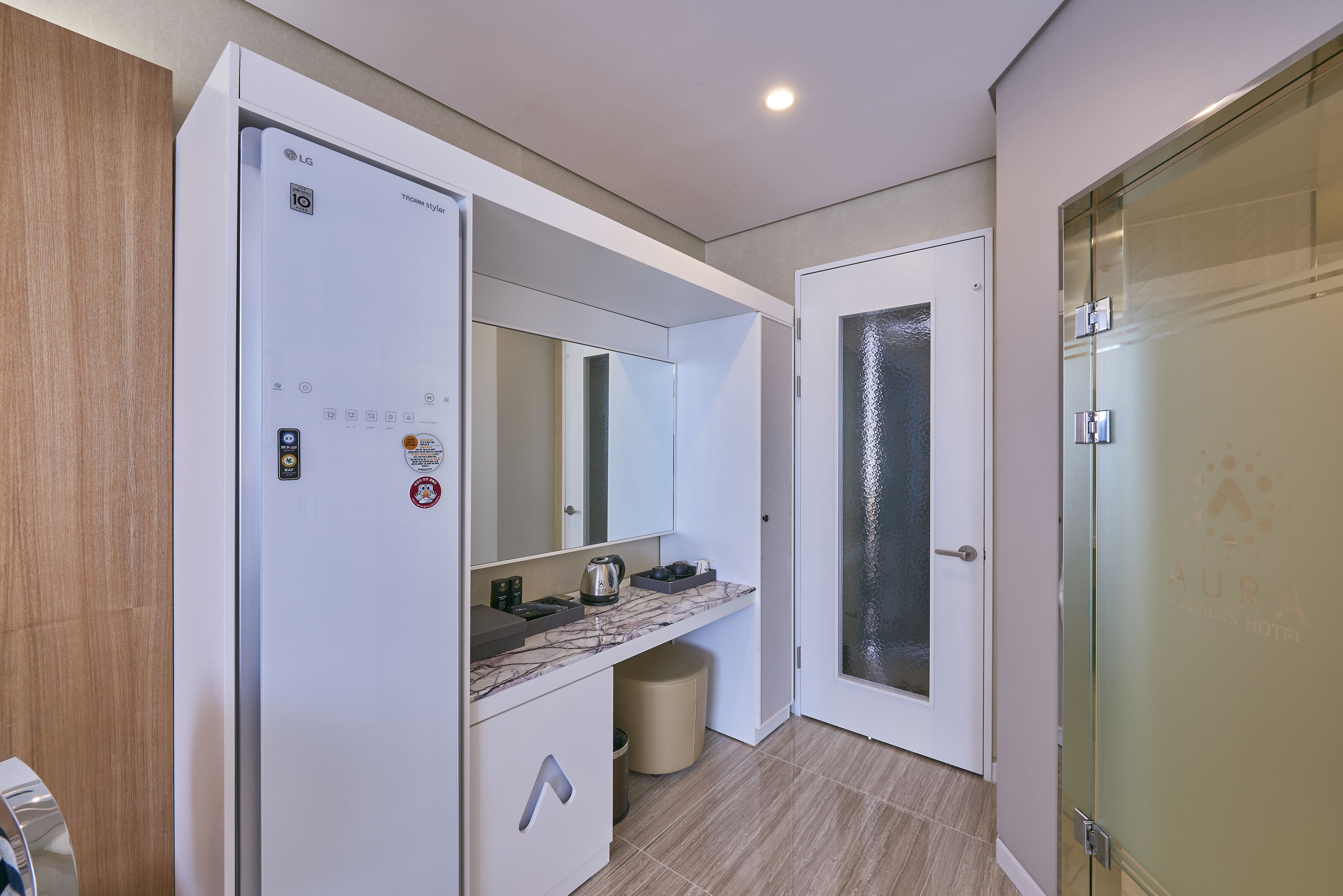 premium twin room | private kitchenette | fridge, electric kettle