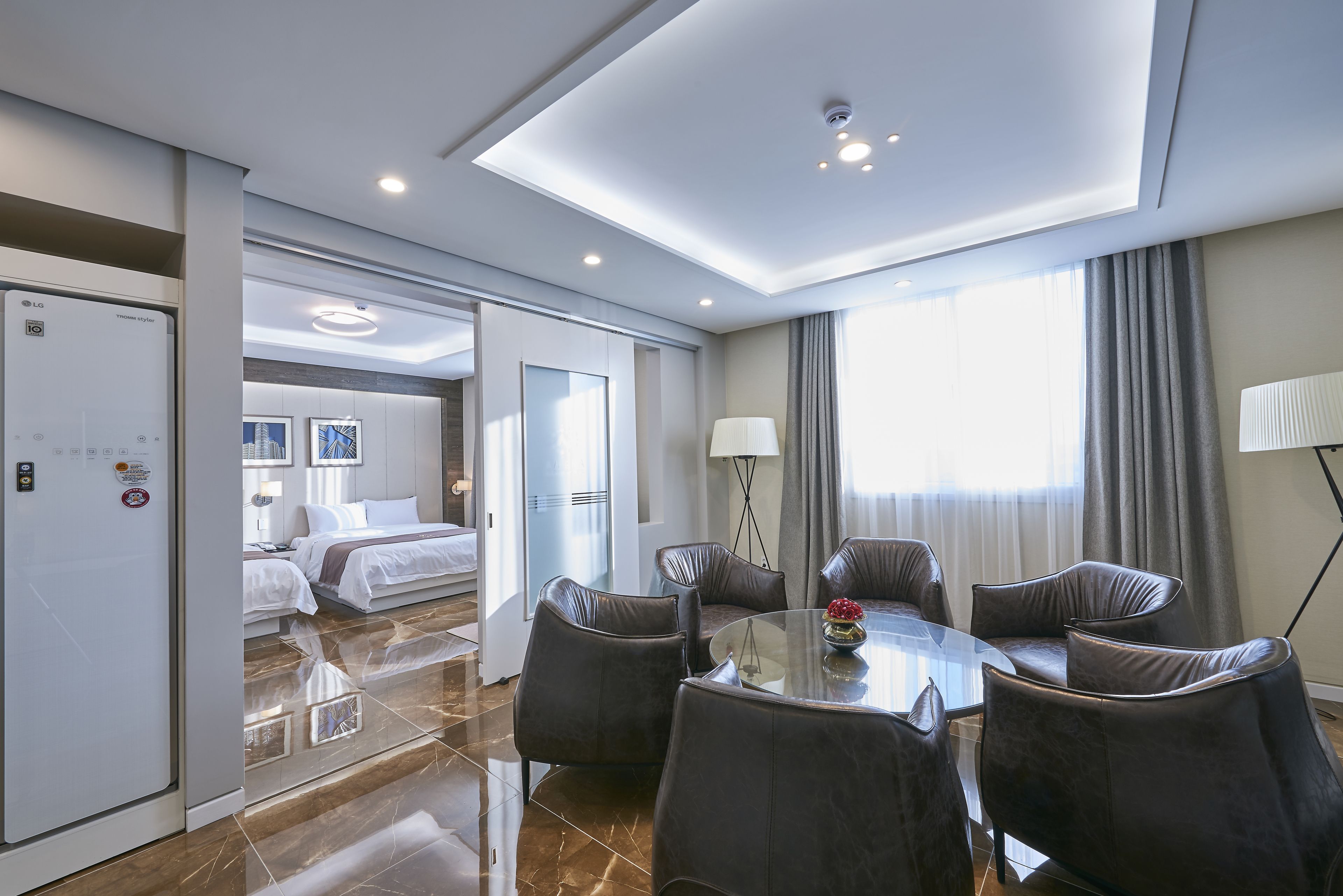 vip room | living room | smart tv, pay films