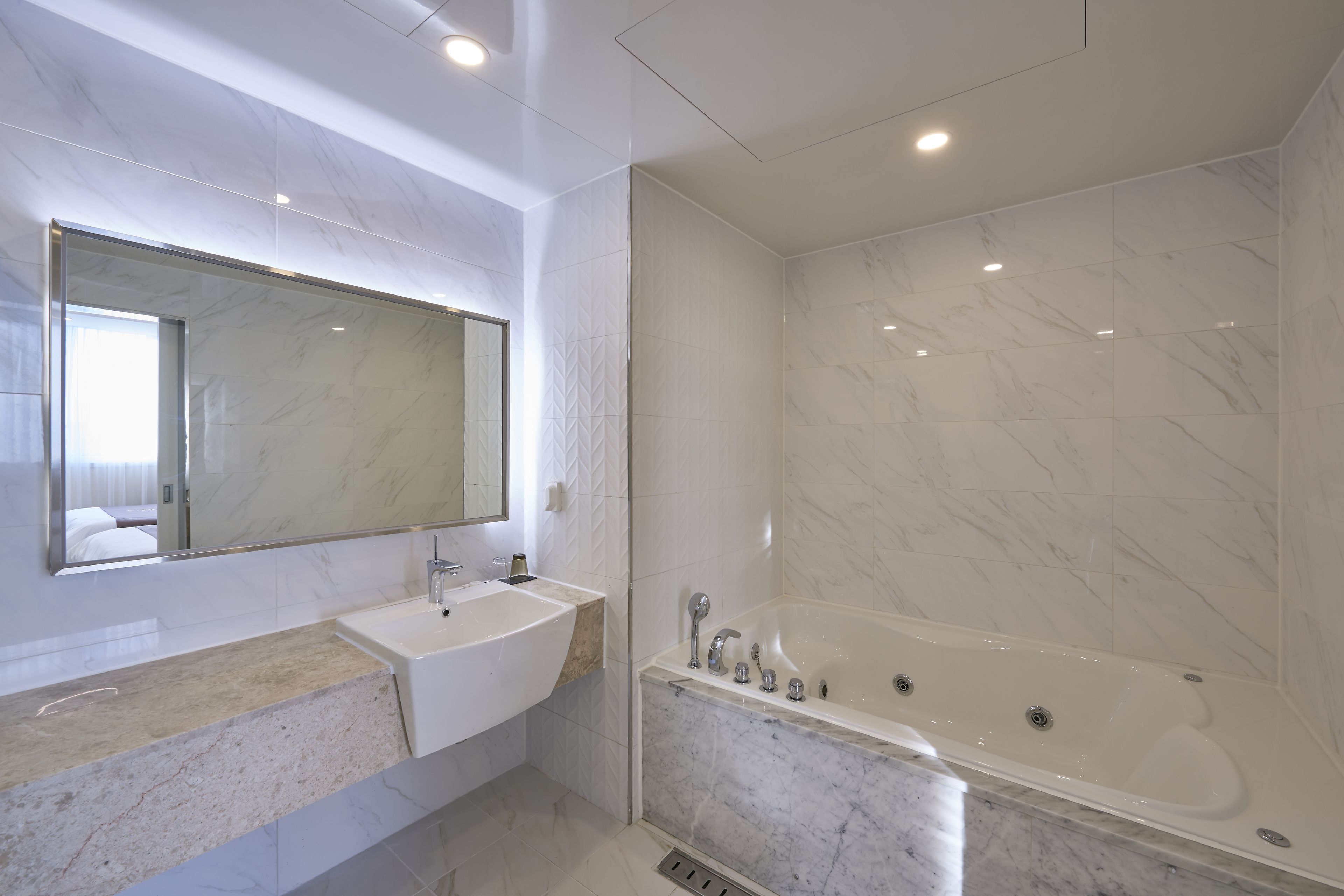 vip room | bathroom | hair dryer, bathrobes, slippers, bidet