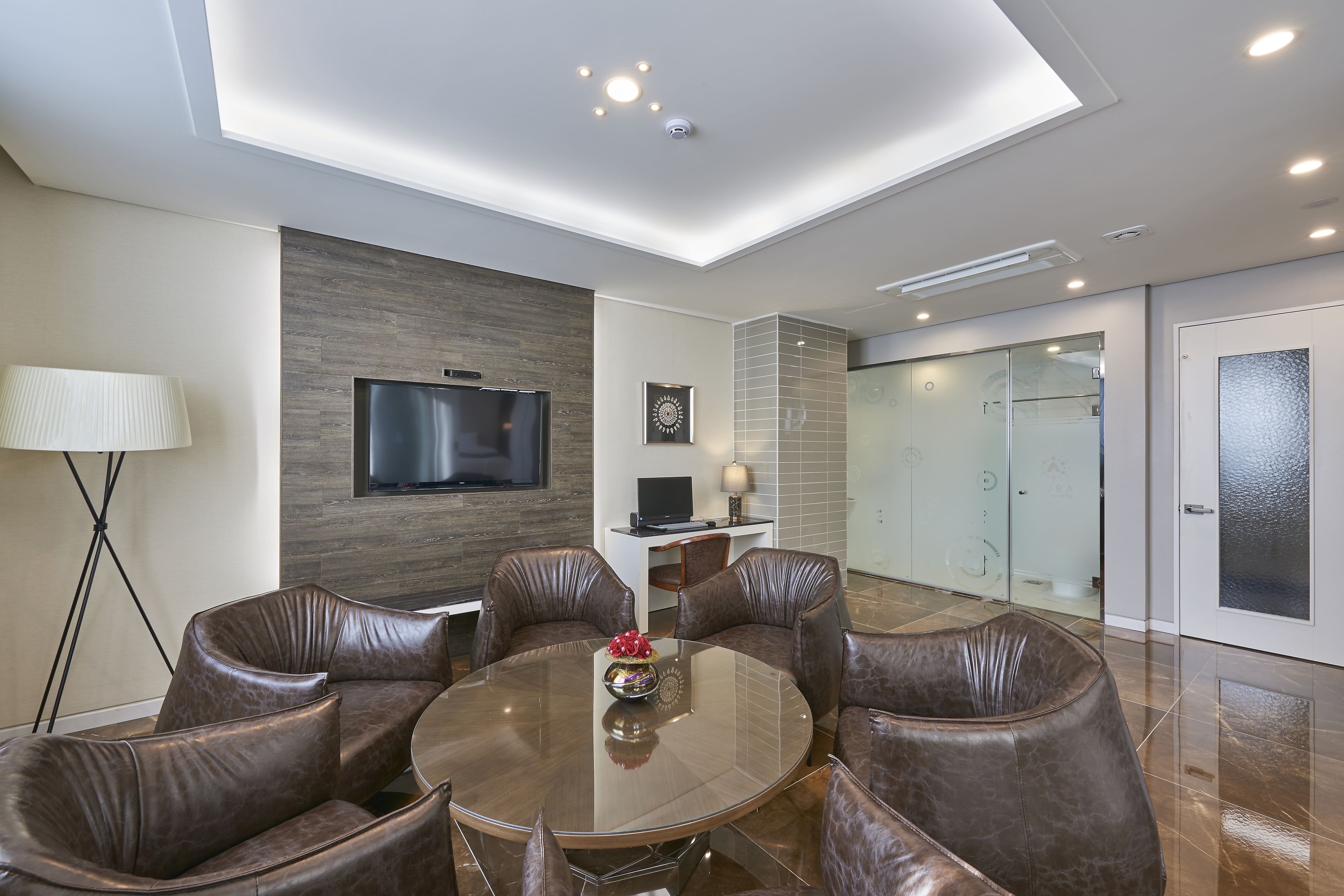 vip room | room amenity