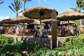 Outdoor dining - Beautiful Ocean View on Quiet Side of Honua Kai (Lahaina)