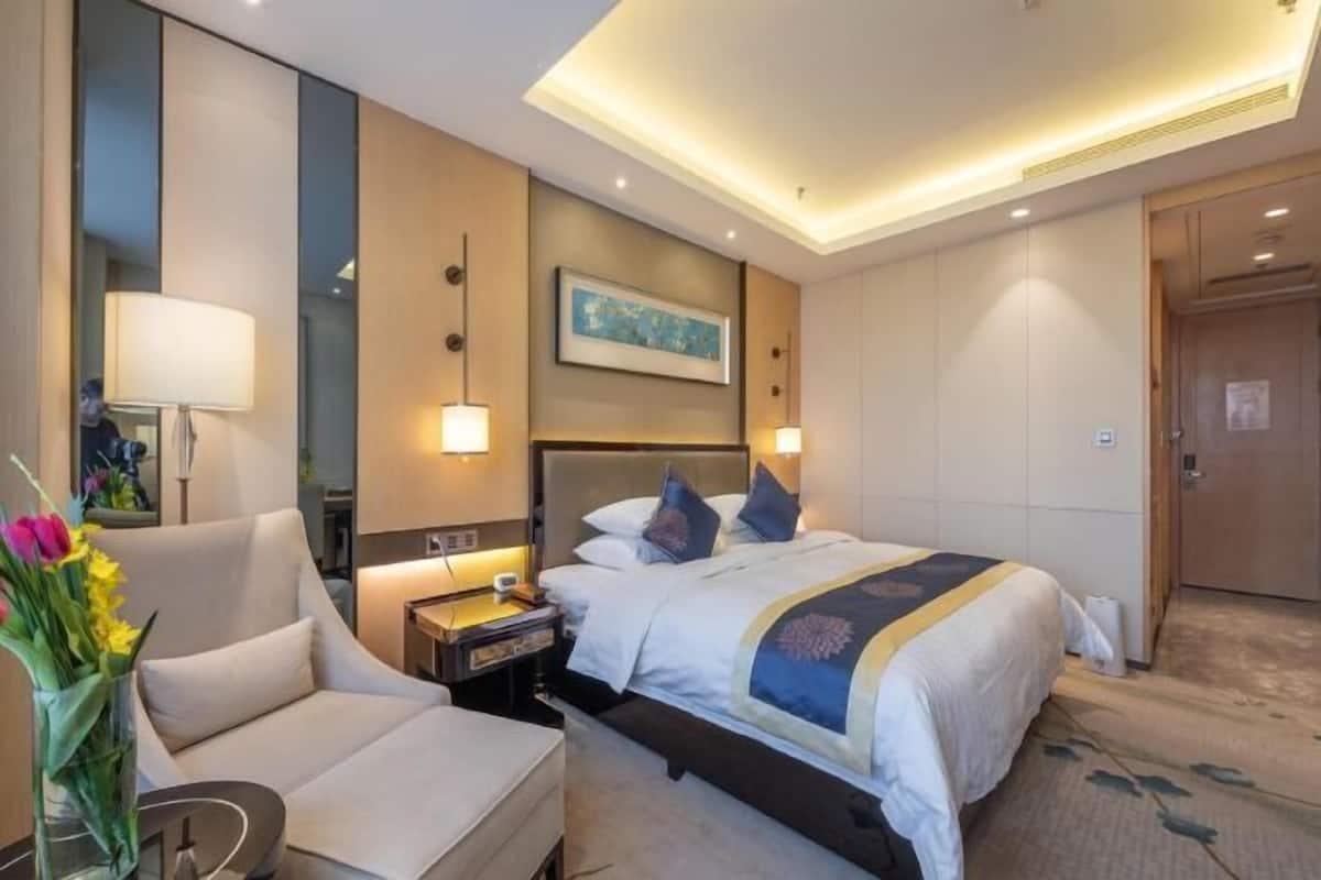 Minibar, in-room safe, desk, blackout drapes
