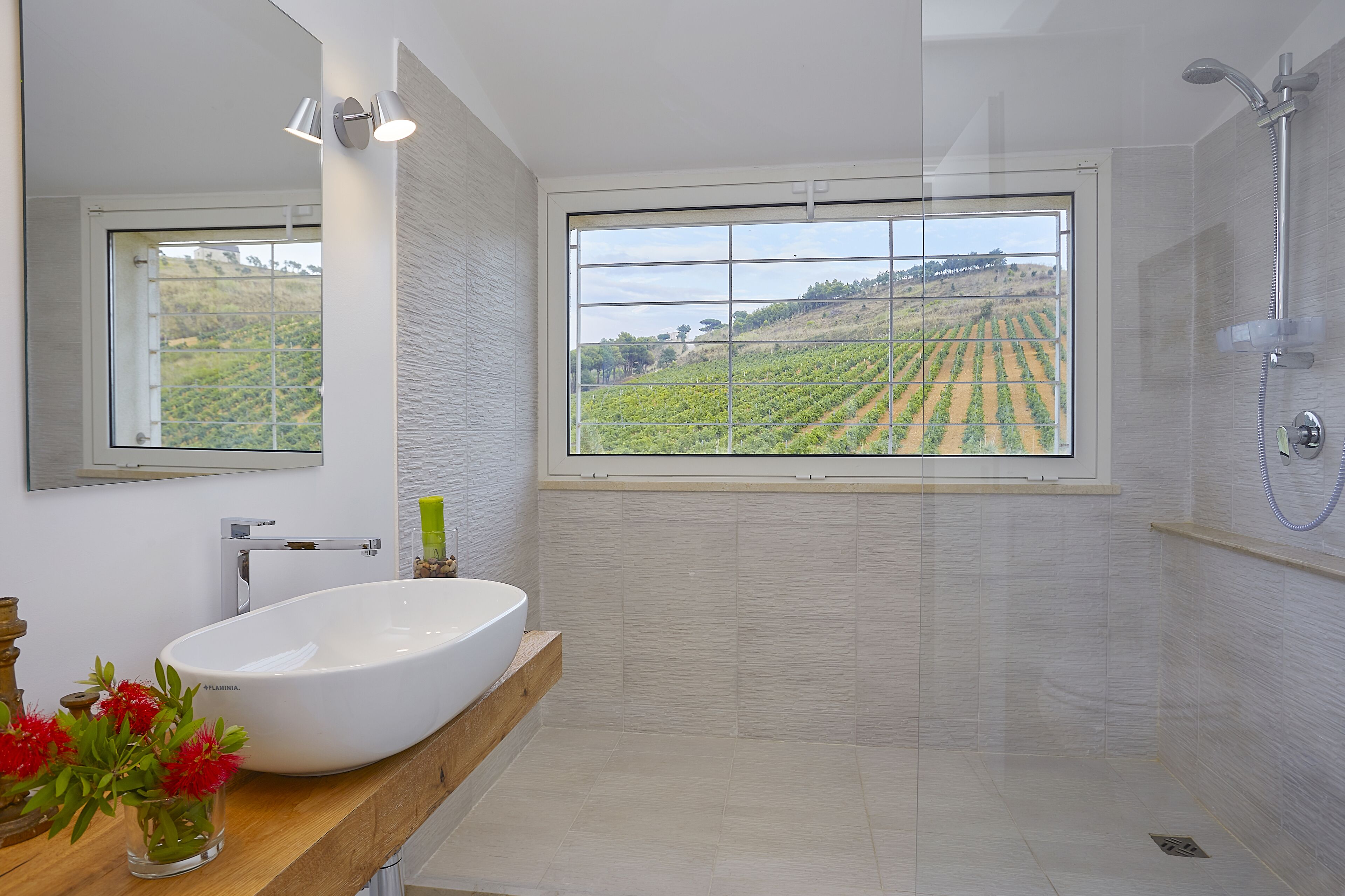 Dusche, kostenlose Toilettenartikel, Haartrockner, Bidet