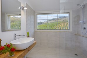 Dusche, kostenlose Toilettenartikel, Haartrockner, Bidet