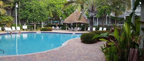 حمّام سباحة خارجي