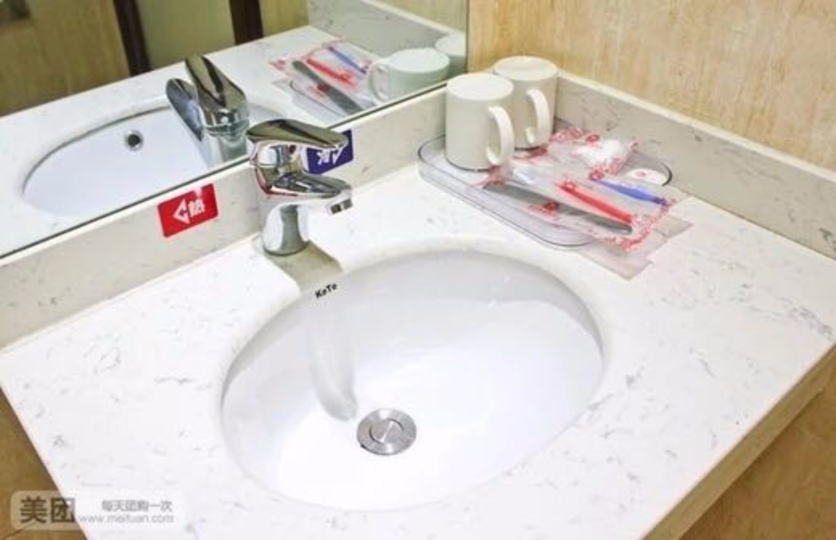 deluxe twin room | desk, blackout curtains, free wifi