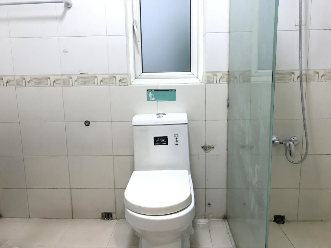 shower, free toiletries, slippers, towels