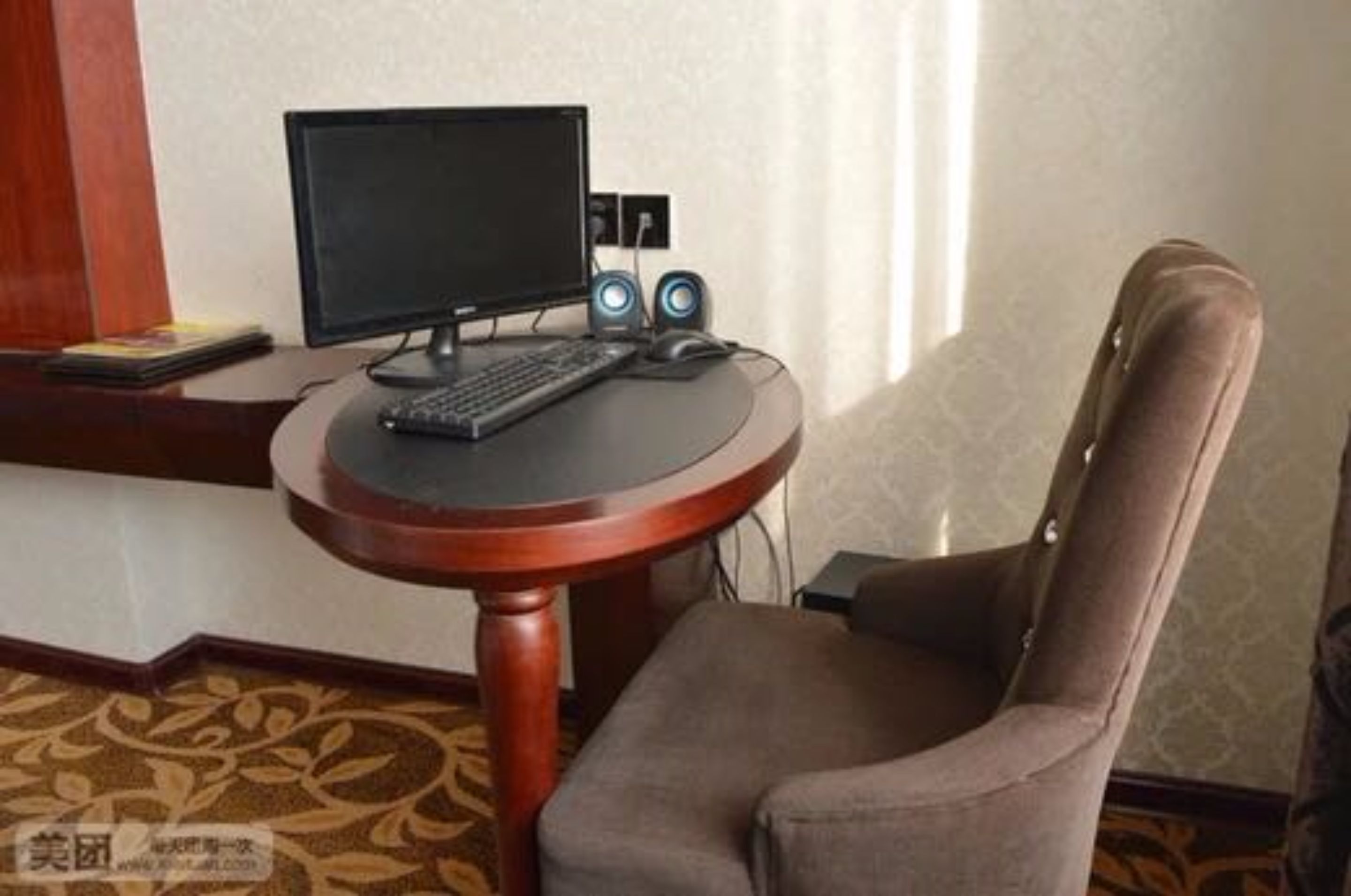 deluxe king room | desk, blackout curtains, free wifi