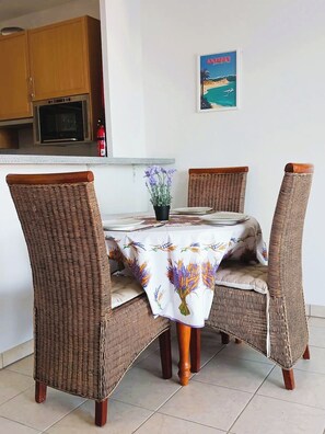 Dining - Antibes, Secure 1 bedroom apt, Sea Views, Swimming Pool, 3 adults - own parking (Antibes)