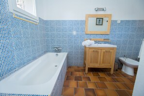 Bathtub, hair dryer, bidet, towels