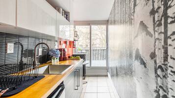 Fridge, microwave, oven, stovetop