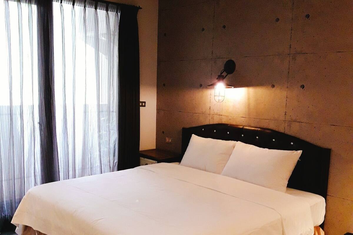 Standard Double Room | Desk, blackout curtains, free WiFi
