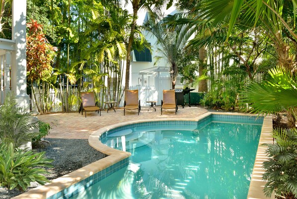 Et oppvarmet basseng