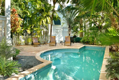 Oversized home for the whole family w/private pool & dock