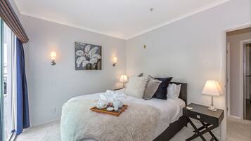 Penthouse, 1 Bedroom | 1 bedroom, Egyptian cotton sheets, premium bedding, pillowtop beds