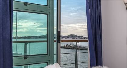 1BR Sub-Penthouse - Panoramic Views