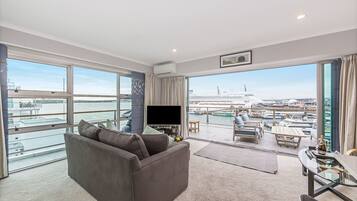 Penthouse, 1 kamar tidur | Ruang keluarga | TV layar datar, Netflix, dan stasiun docking iPod