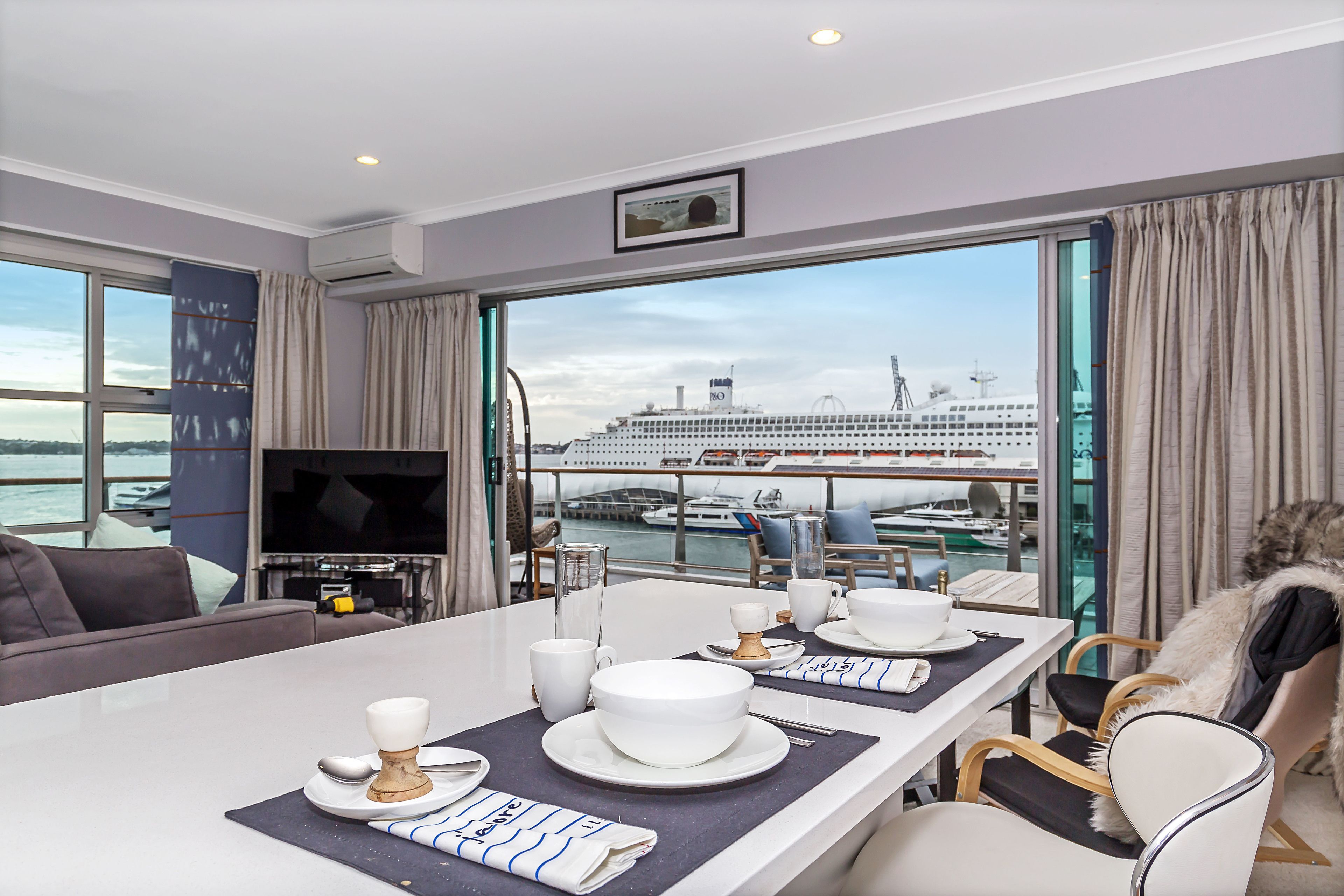 Penthouse, 1 Bedroom | In-room dining