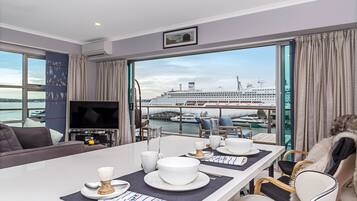 Penthouse, 1 Bedroom | In-room dining