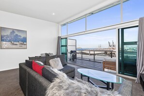 Penthouse, 2 Bedrooms, Ocean View | Living room