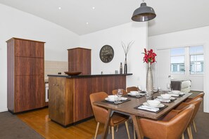 Penthouse, 2 Bedrooms, Ocean View | In-room dining