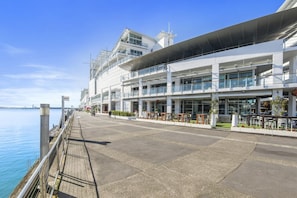 Exterior - Panoramic Views - 2 Bedroom Sub-Penthouse (Auckland)
