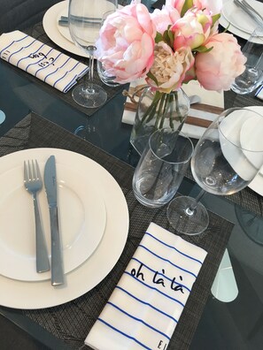 Apartment, 1 Bedroom | In-room dining
