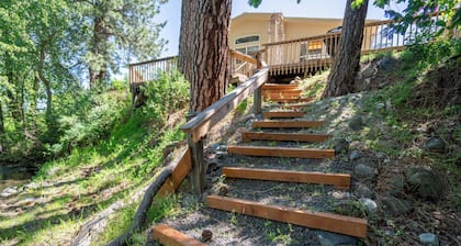 The Bunkhouse, A Romantic Riverside Get-A-Away for Two