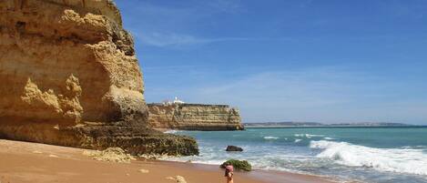 Plage à proximité, chaise longue