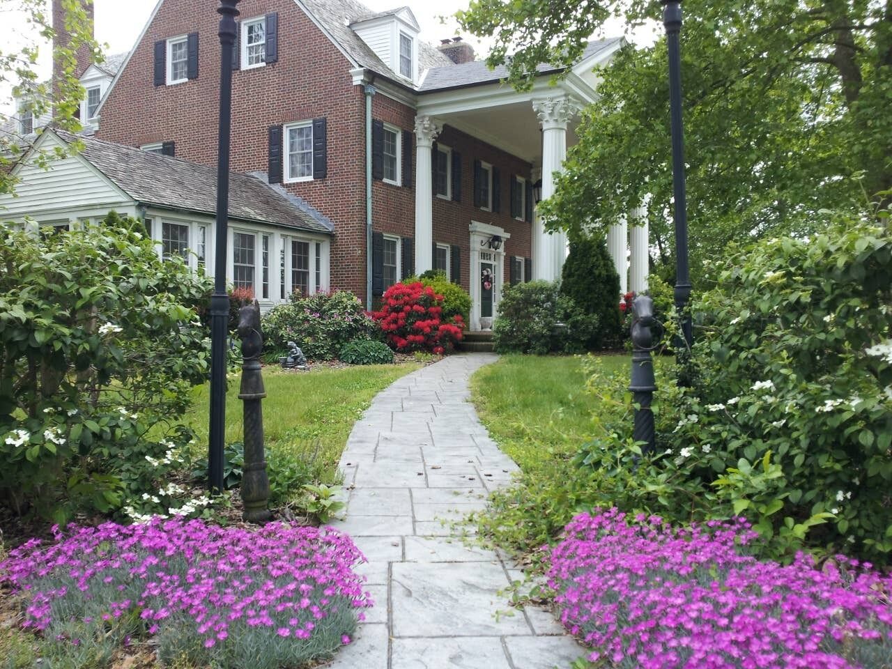 Sunnybrae is for families, is pet friendly and is a Beautiful Wedding Venue.