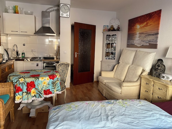 1 室のベッドルーム、アイロン / アイロン台、WiFi (無料)、ベッドシーツ