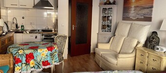 Great location in the center, well equipped to accomplish everything on foot.