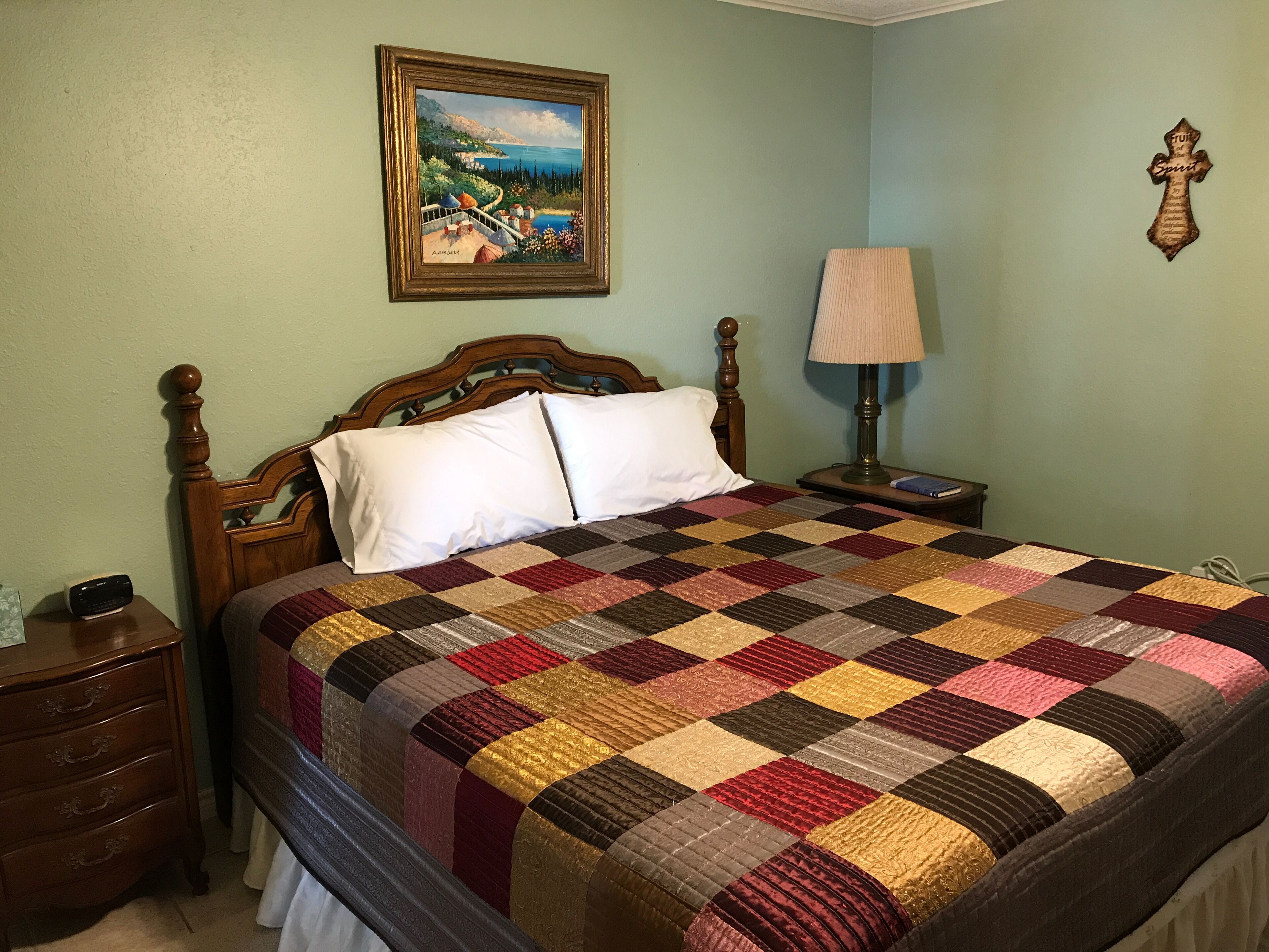 5 bedrooms, iron/ironing board, WiFi, bed sheets