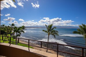 Beach nearby - *Island Sands 512* Maui Spacious Prime Oceanfront! SPLIT A/C! Amazing Views. (Wailuku)