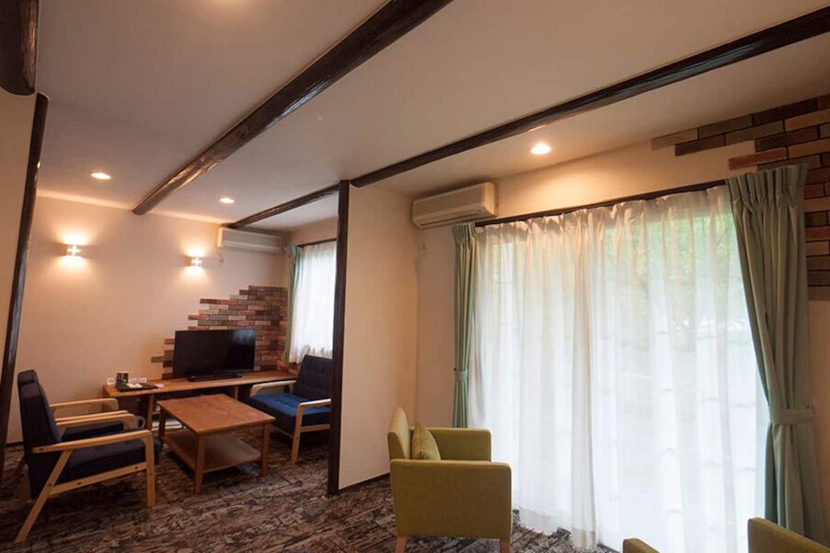 blueberry lodge type a(check-in at log house reception) | 1 bedroom, free wifi, bed sheets