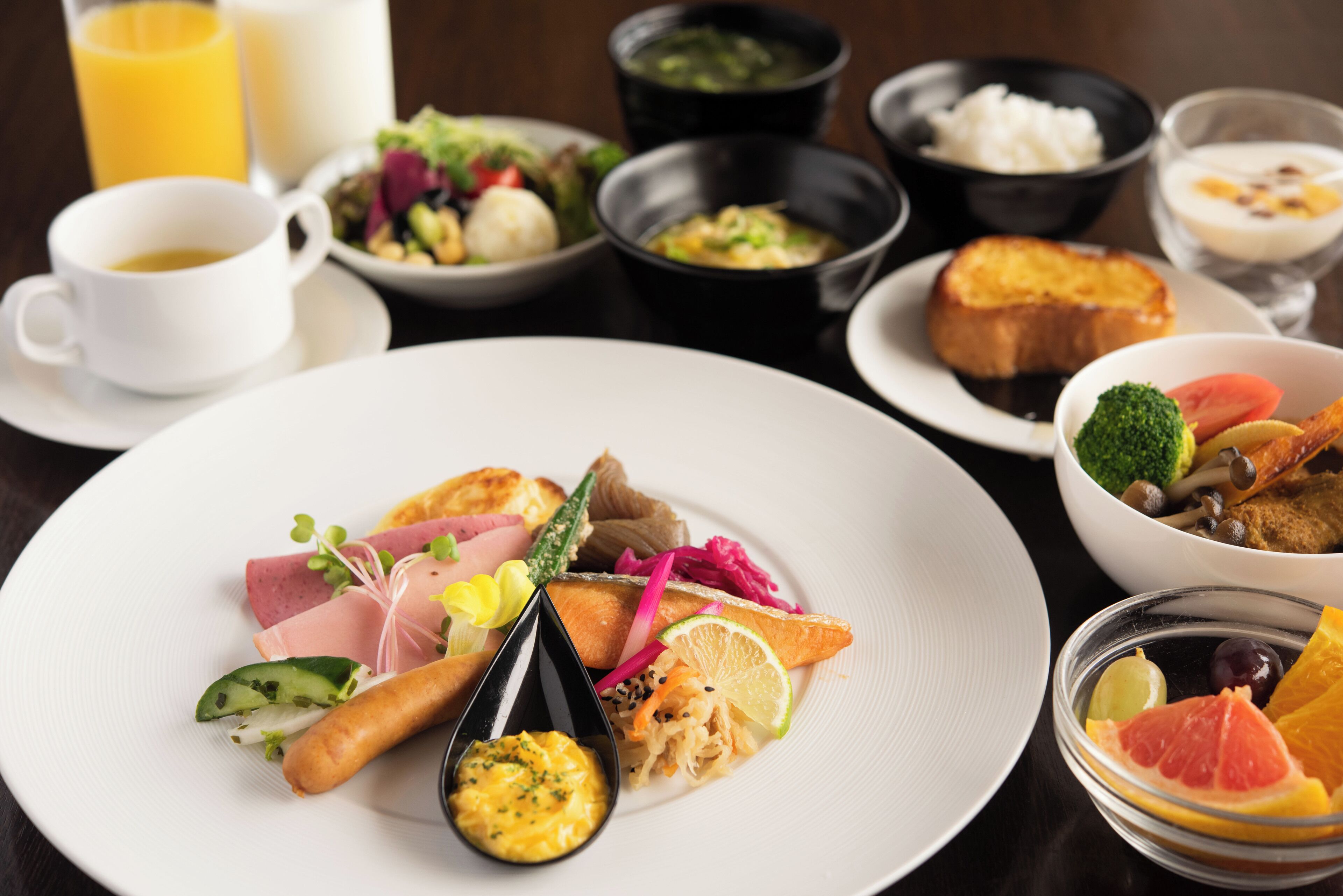 Se ofrece un desayuno bufé todos los días (por un coste adicional)