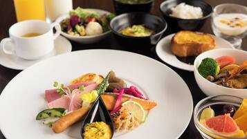 Daily buffet breakfast (JPY 1600 per person)