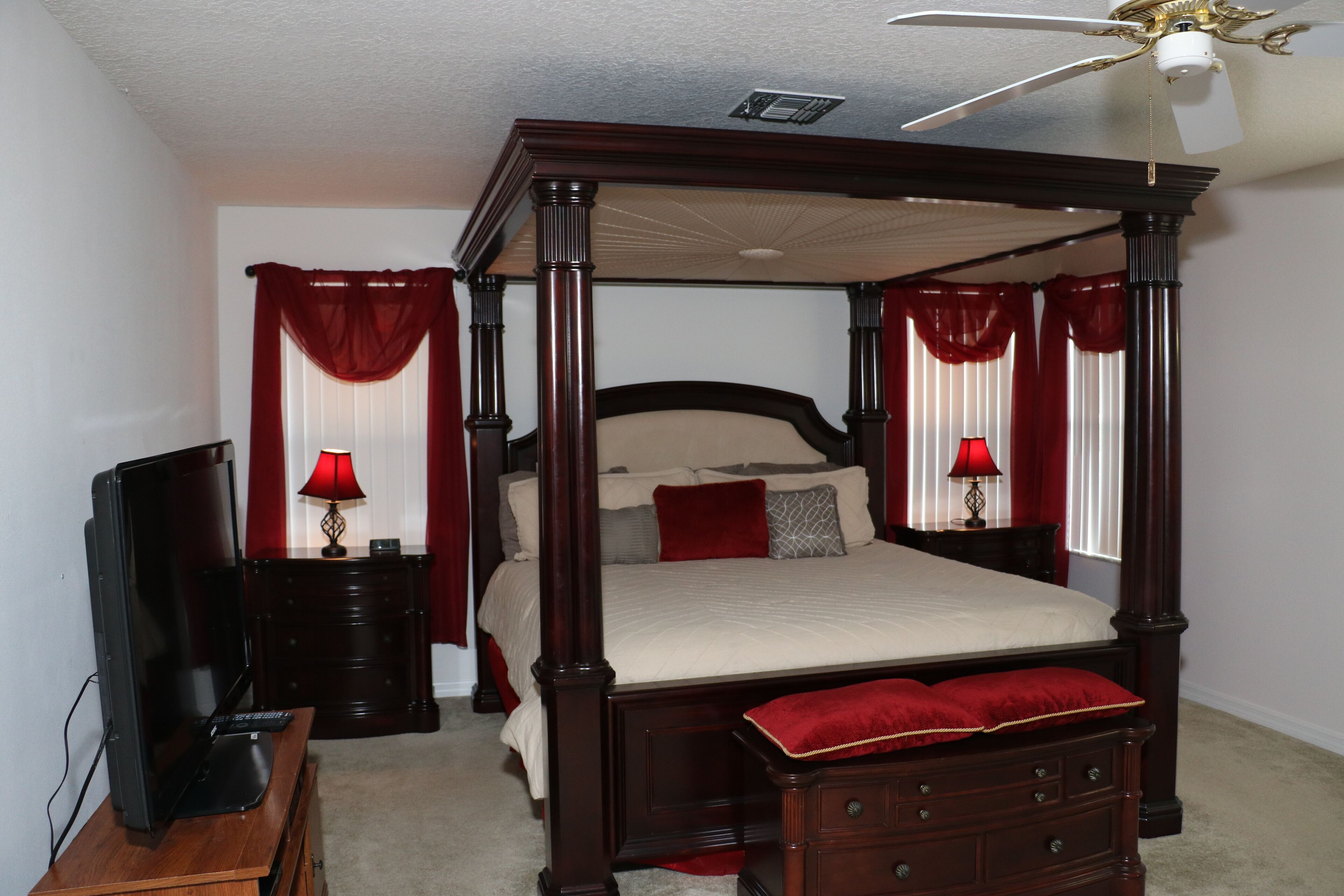 5 bedrooms, desk, iron/ironing board, free WiFi