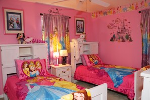 5 bedrooms, desk, iron/ironing board, free WiFi - LUXURIOUS 5 Bed/4.5 Bath ~ Family~ Disney Theme~Game Room~Spa~ Pool~Wifi (Davenport)