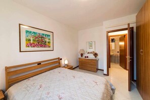 1 habitación, tabla de planchar con plancha y wifi gratis