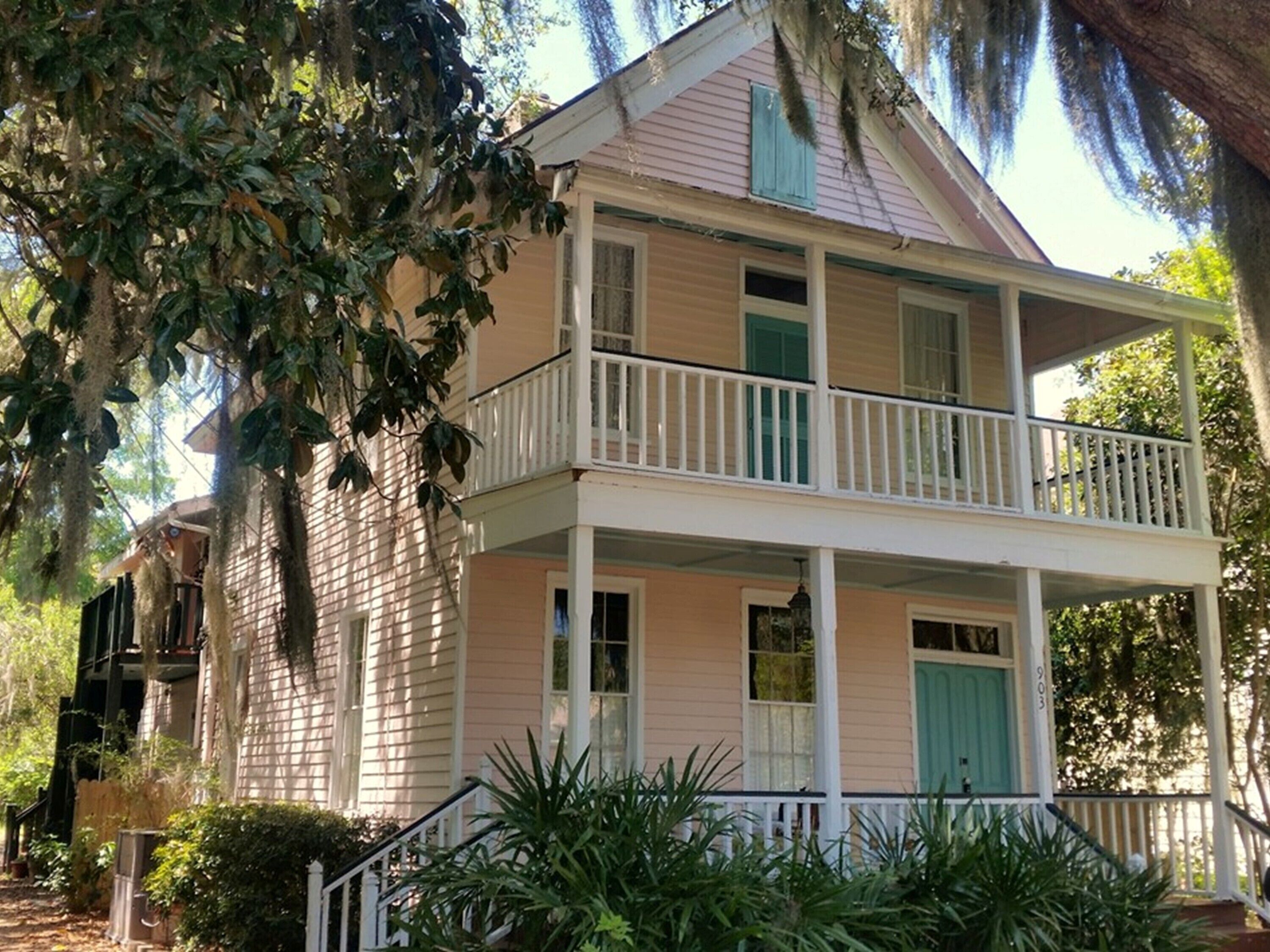 Just 2 mi. to Parris Island & Beaufort, Walk to Beach & Shops - Sleeps 6 - Wi-FI