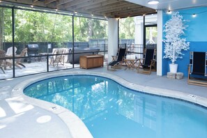 Lämmitetty uima-allas