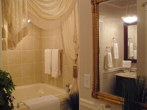 Dusche, Whirlpool, Haartrockner, Handtücher