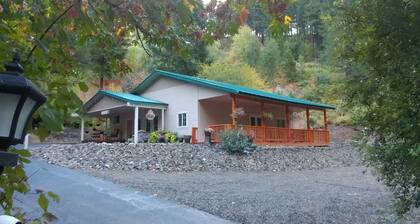 Quiet and Peaceful Guest House secluded in the Cascade Mountains of Washington