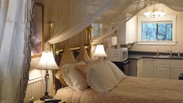 3 bedrooms, iron/ironing board, travel cot, free WiFi