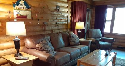 Beautiful Cabin on the Chain of Lakes with all the amenities.